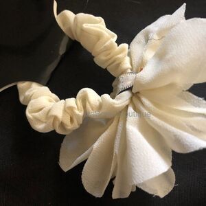 Ivory Flower Chiffon Scrunchie   (kids)  SC2987  Handmade NWT Boutique